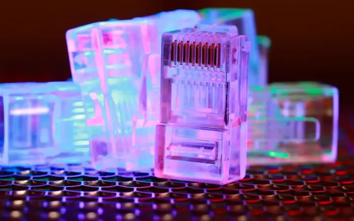 Connecteurs réseau modulaires en gros plan